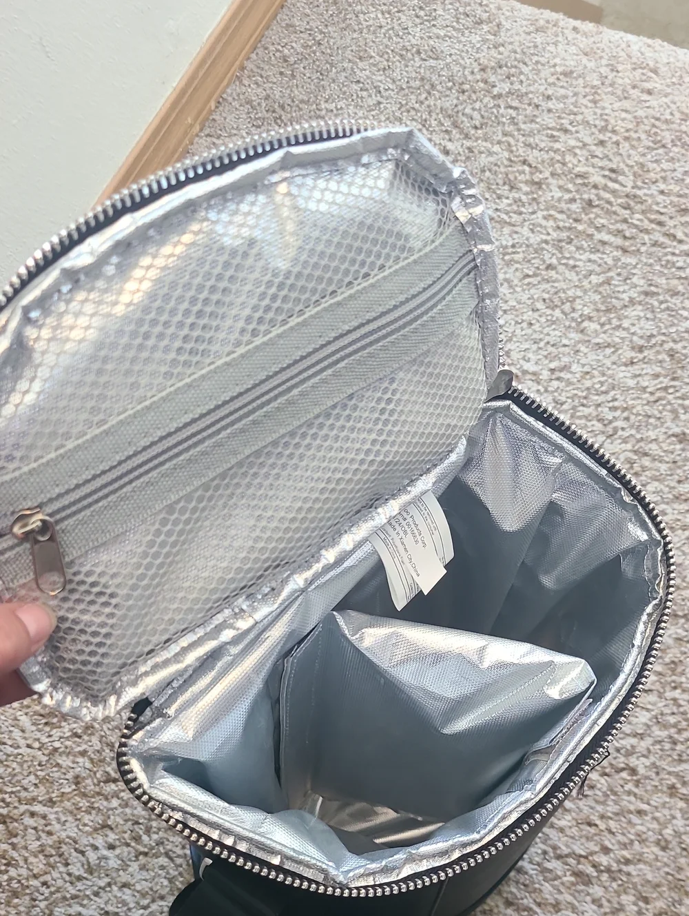 Igloo Black Vertical Insulated Travel Bag Beverage Tote